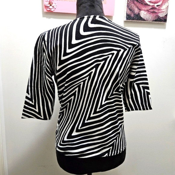 Carmen Marc Valvo Zebra Striped Top NWT - Picture 10 of 10